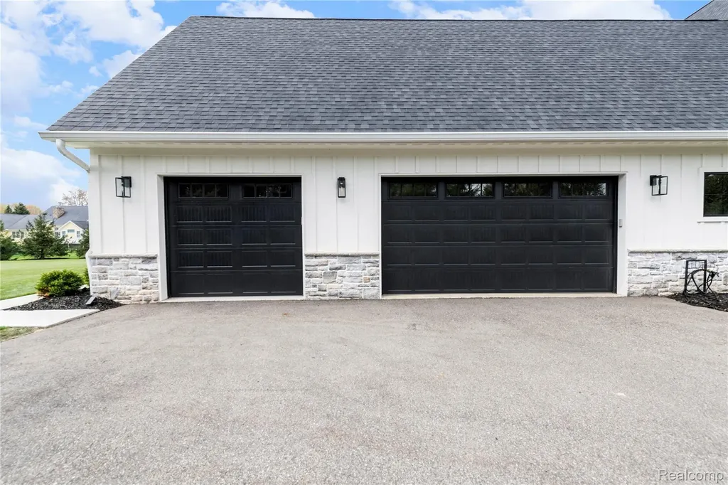 8439 Holcomb Road Independence Charter Township MI 48348