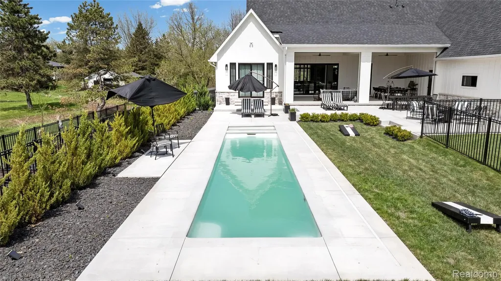 8439 Holcomb Road Independence Charter Township MI 48348