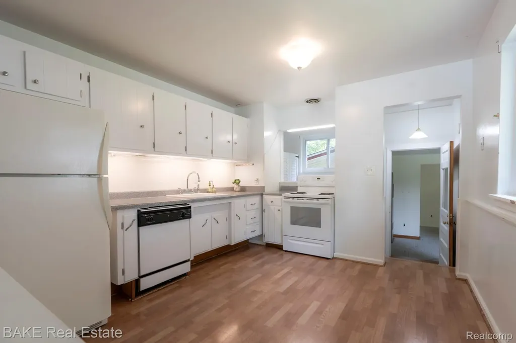 800 Parkview Drive Plymouth City MI 48170