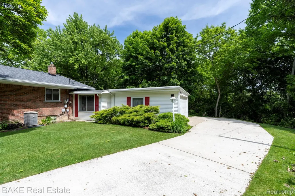800 Parkview Drive Plymouth City MI 48170
