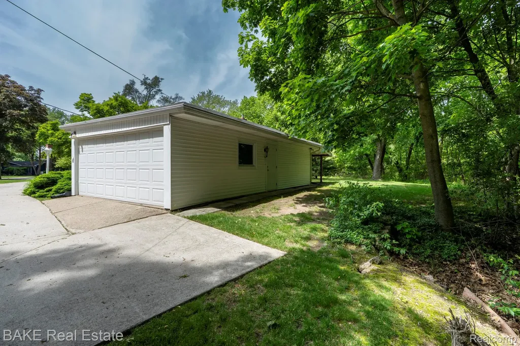 800 Parkview Drive Plymouth City MI 48170