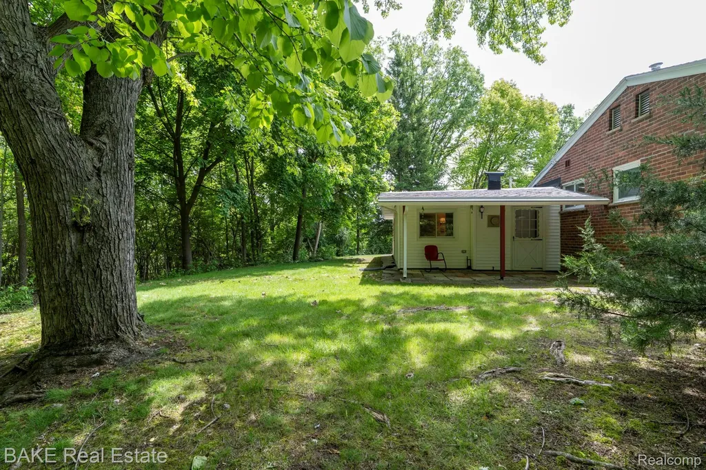 800 Parkview Drive Plymouth City MI 48170