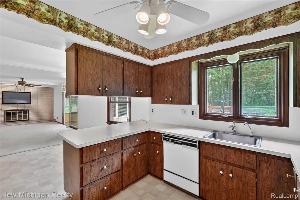 1325 Pine Grove Lane Milford Charter Township MI 48381