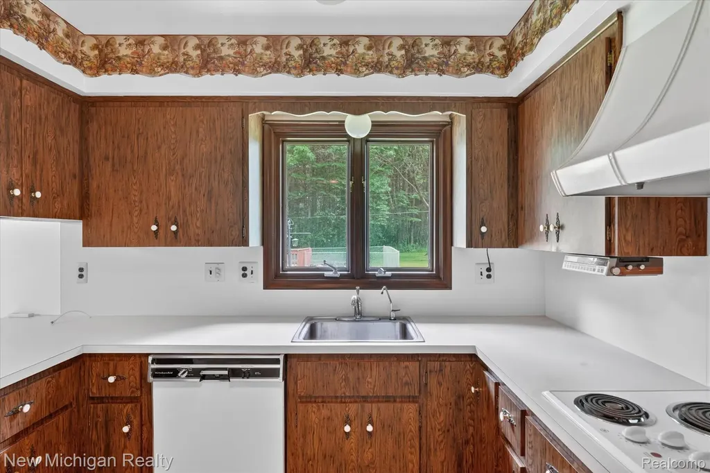 1325 Pine Grove Lane Milford Charter Township MI 48381