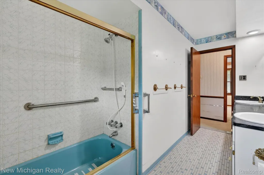 1325 Pine Grove Lane Milford Charter Township MI 48381