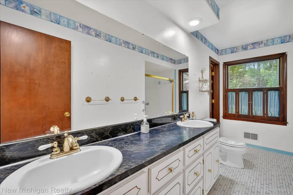 1325 Pine Grove Lane Milford Charter Township MI 48381