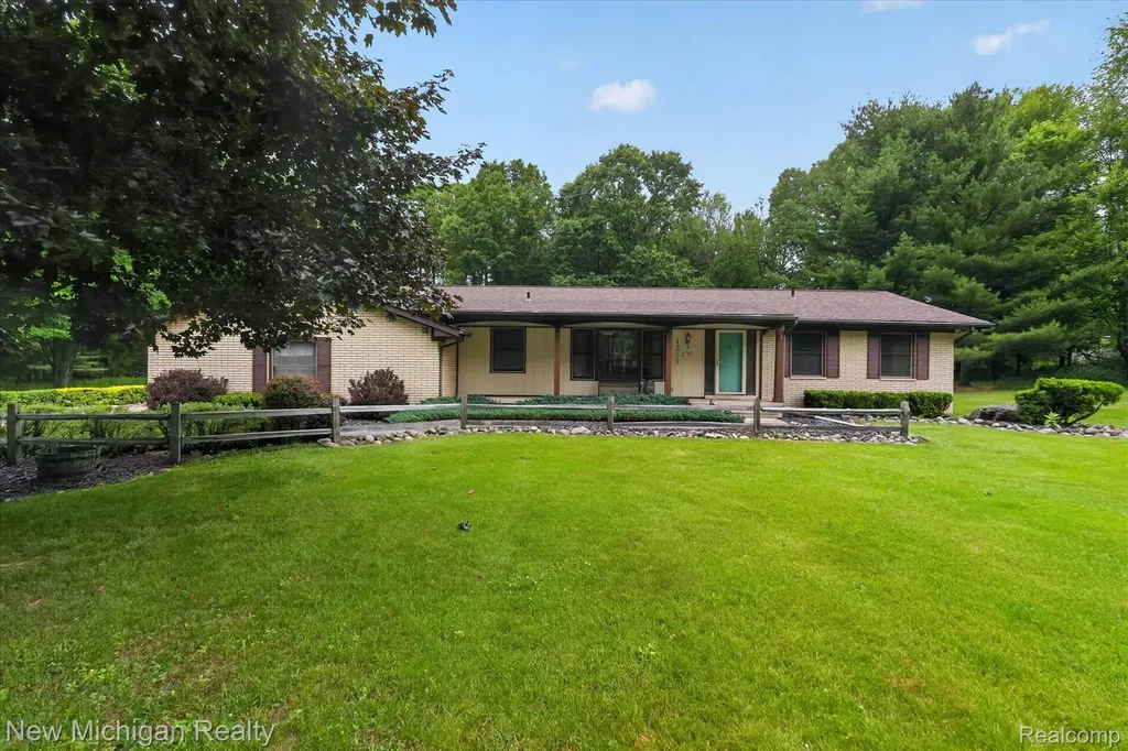 1325 Pine Grove Lane Milford Charter Township MI 48381