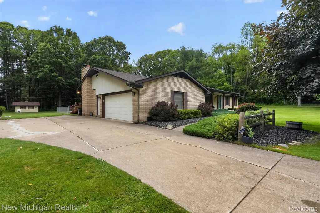 1325 Pine Grove Lane Milford Charter Township MI 48381