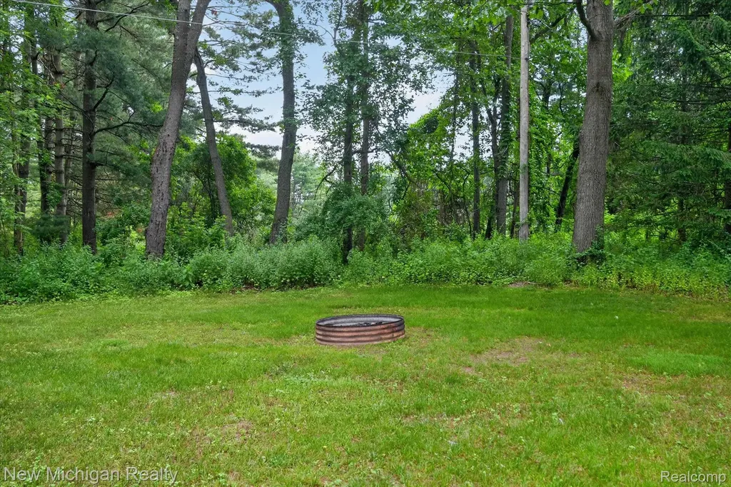 1325 Pine Grove Lane Milford Charter Township MI 48381