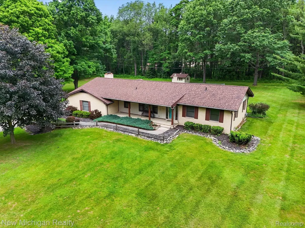 1325 Pine Grove Lane Milford Charter Township MI 48381