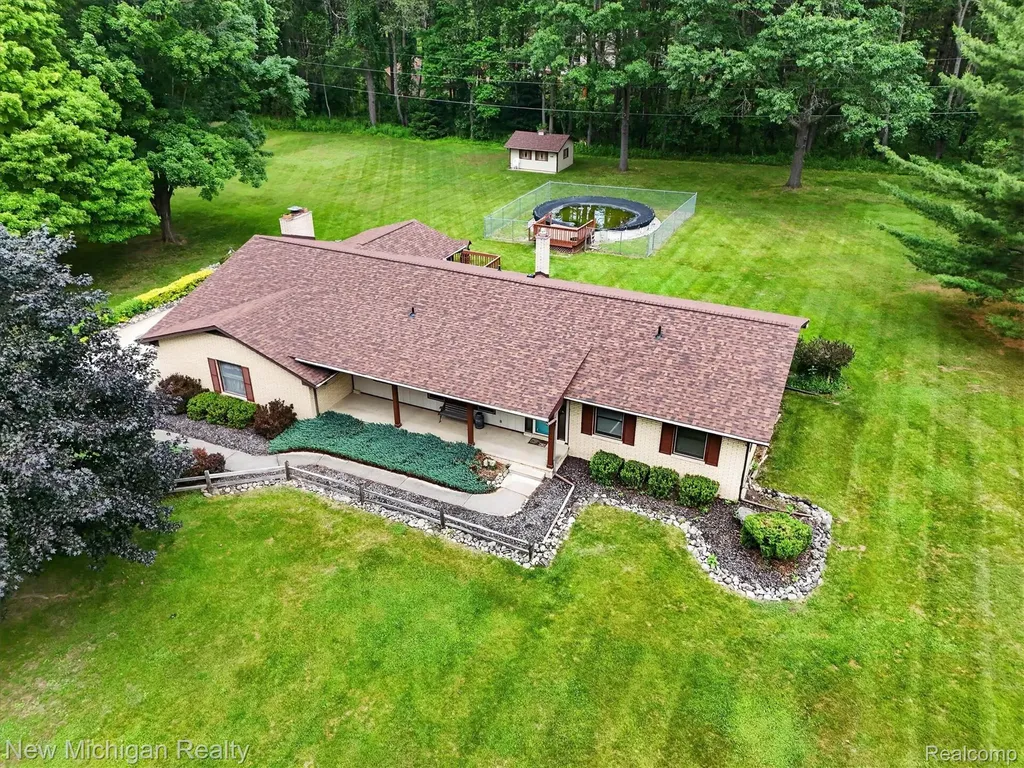 1325 Pine Grove Lane Milford Charter Township MI 48381