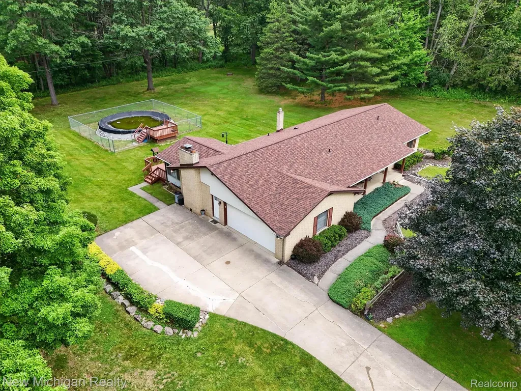 1325 Pine Grove Lane Milford Charter Township MI 48381