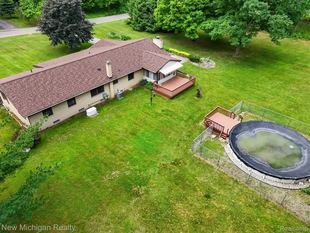 1325 Pine Grove Lane Milford Charter Township MI 48381