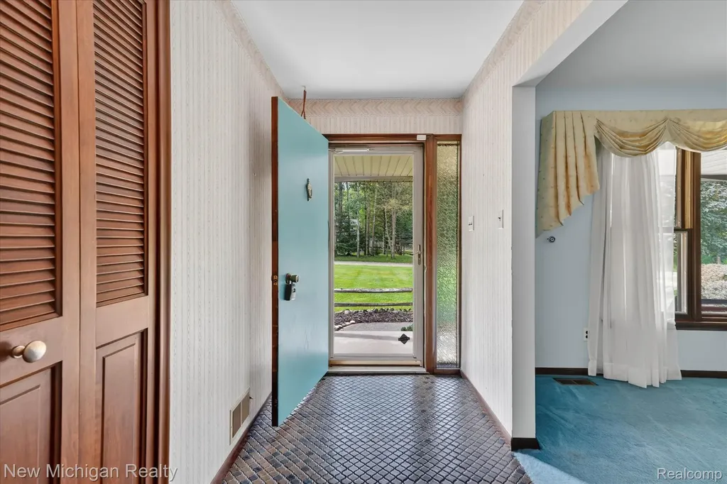 1325 Pine Grove Lane Milford Charter Township MI 48381