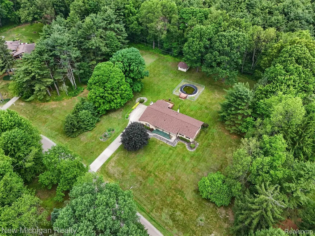 1325 Pine Grove Lane Milford Charter Township MI 48381