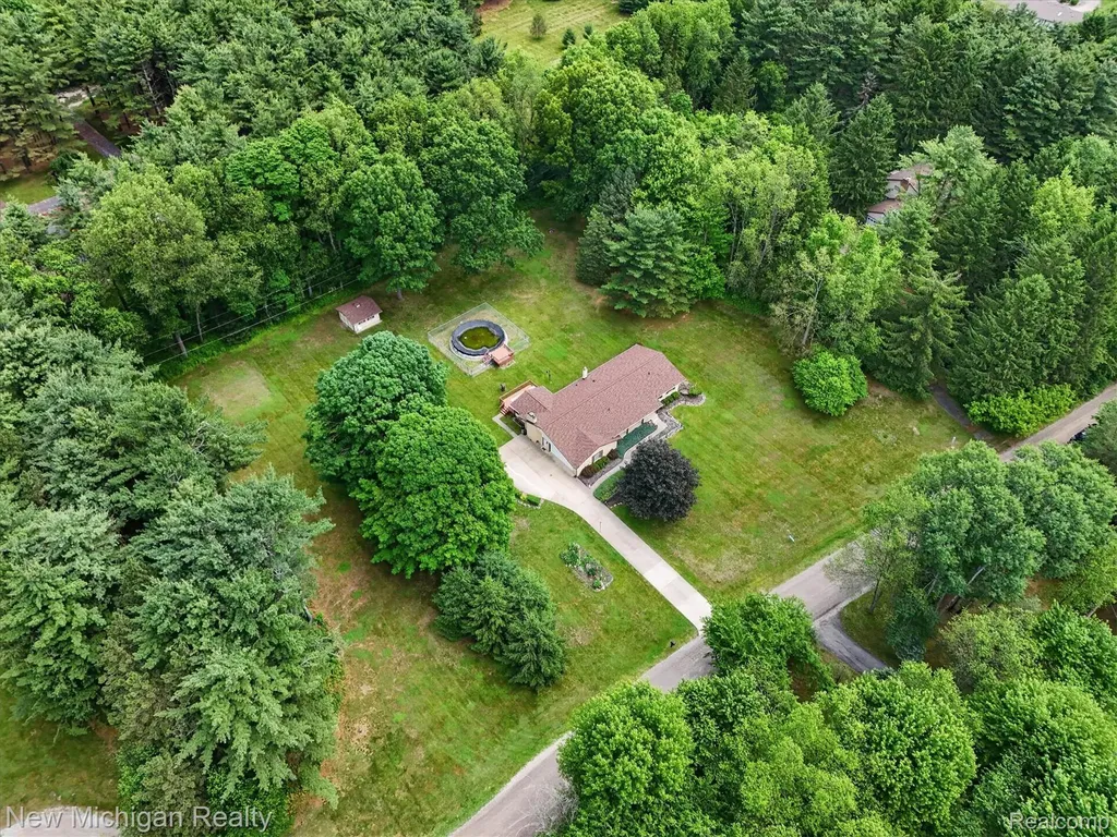 1325 Pine Grove Lane Milford Charter Township MI 48381