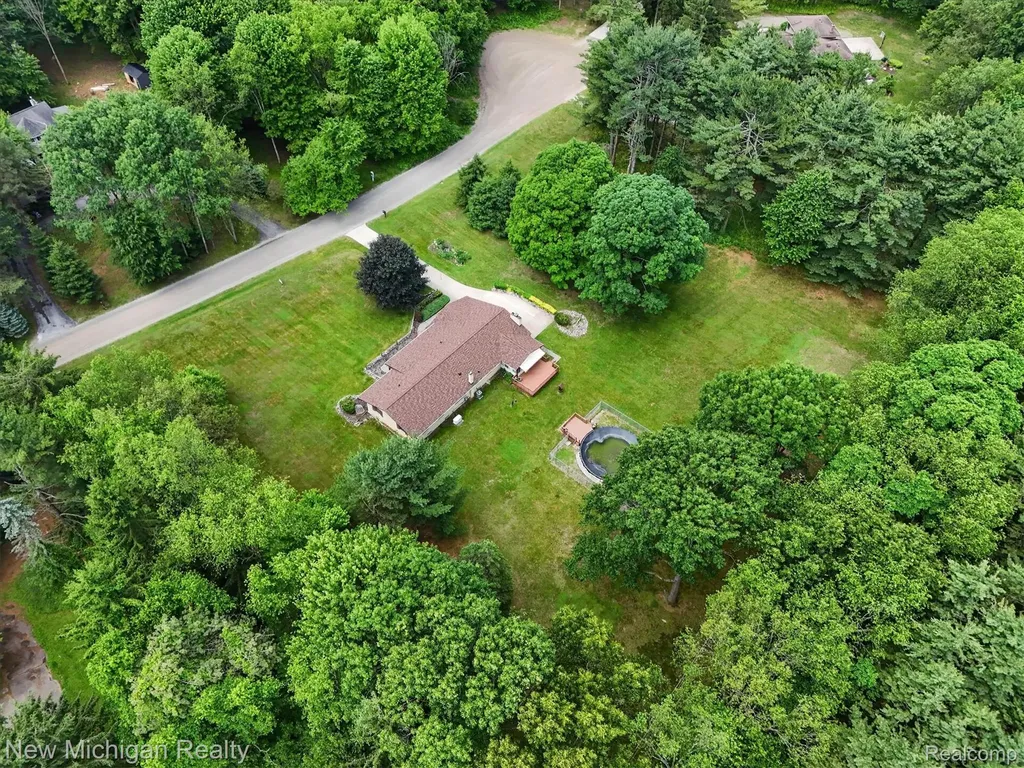 1325 Pine Grove Lane Milford Charter Township MI 48381