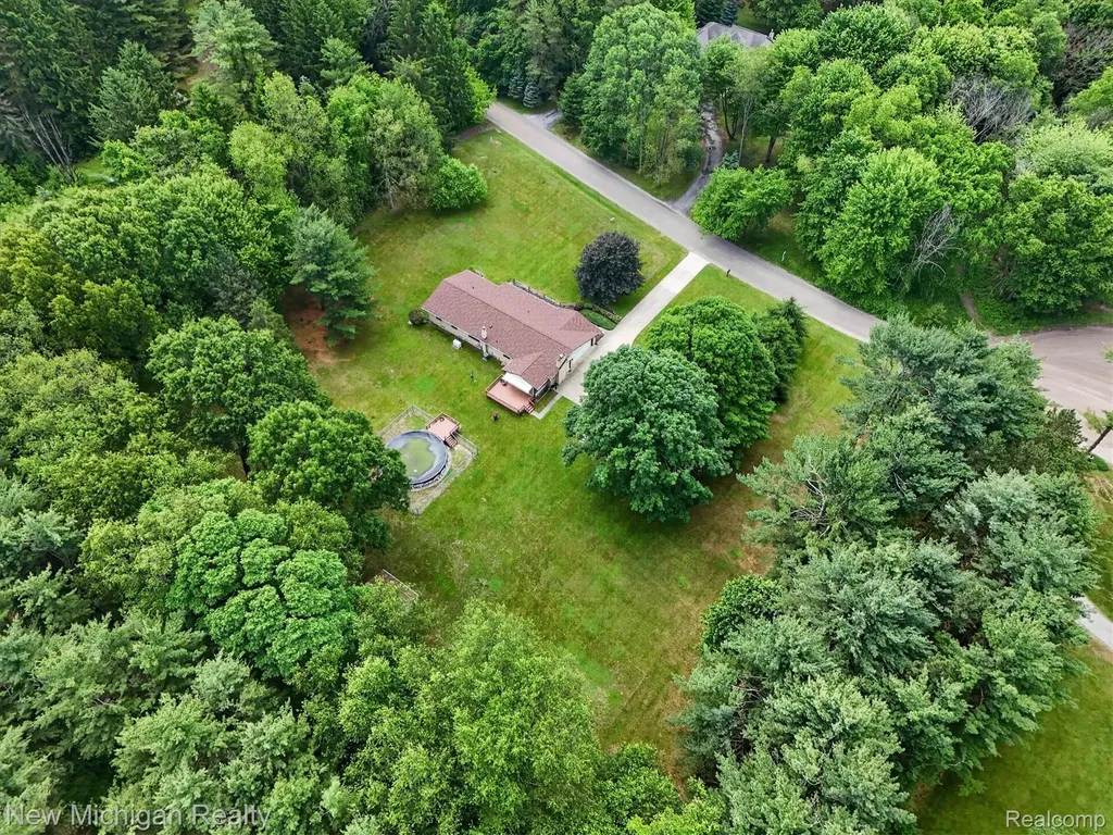 1325 Pine Grove Lane Milford Charter Township MI 48381