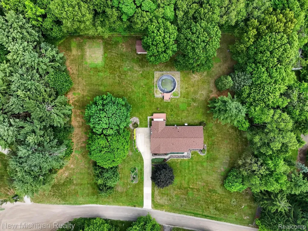 1325 Pine Grove Lane Milford Charter Township MI 48381