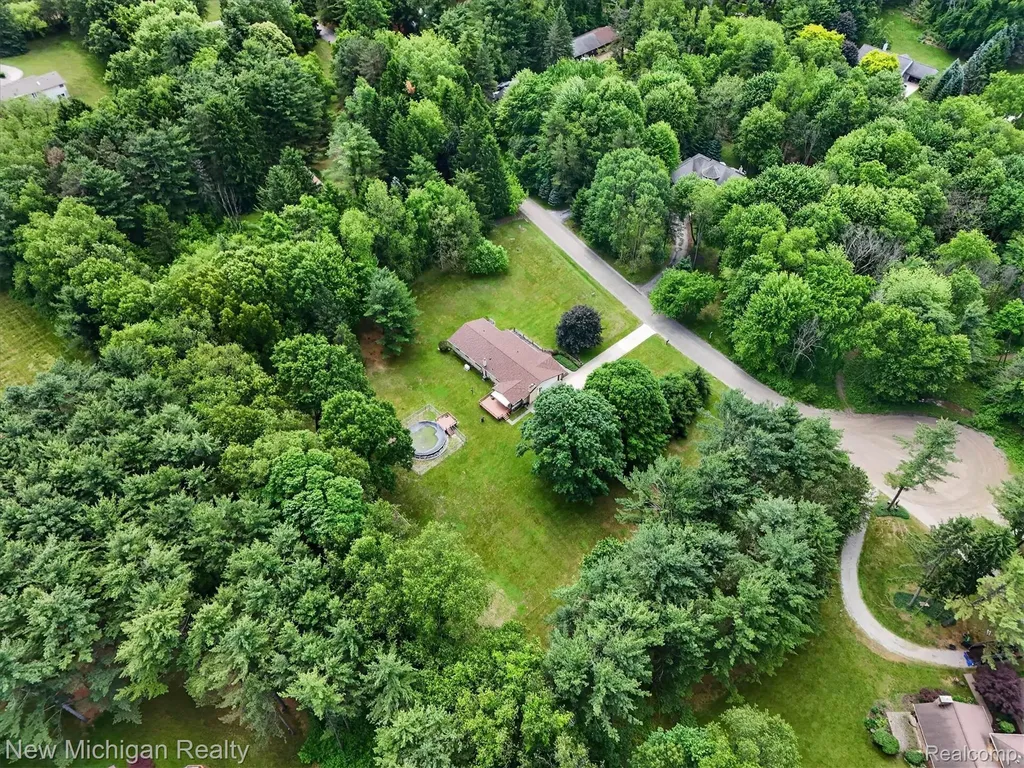 1325 Pine Grove Lane Milford Charter Township MI 48381
