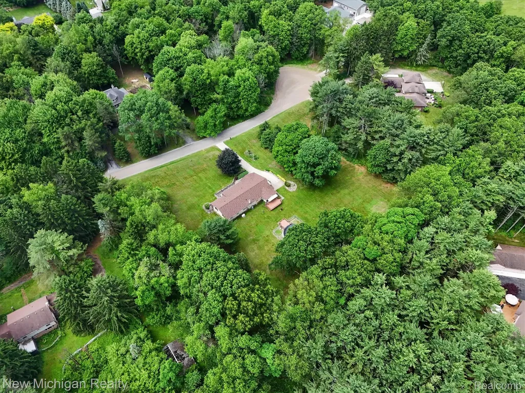 1325 Pine Grove Lane Milford Charter Township MI 48381