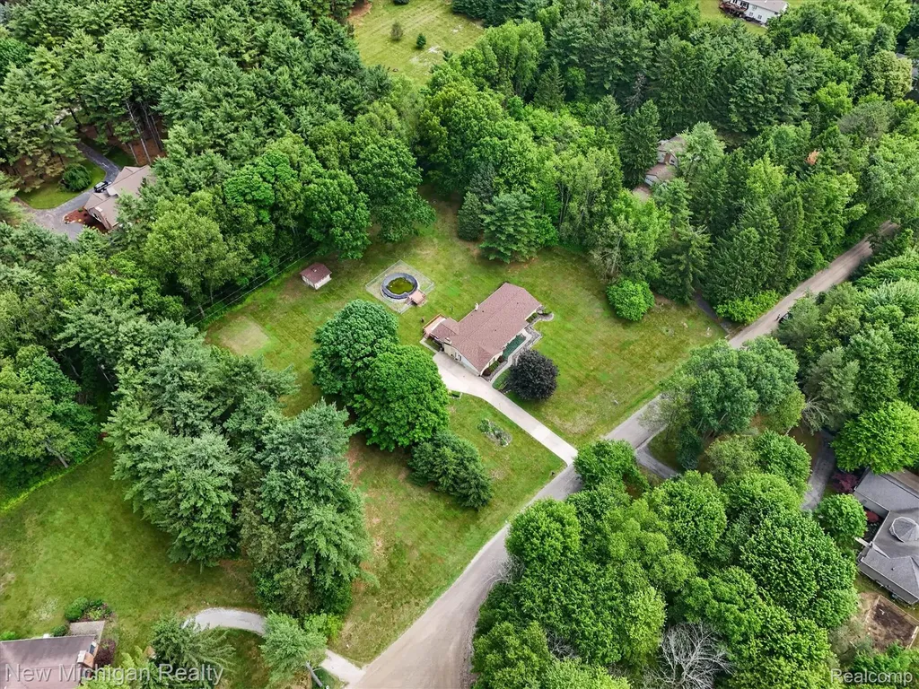 1325 Pine Grove Lane Milford Charter Township MI 48381