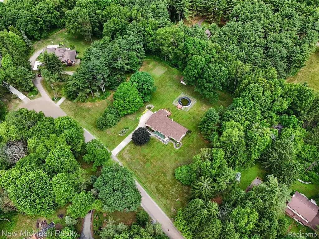 1325 Pine Grove Lane Milford Charter Township MI 48381