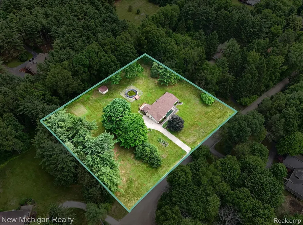 1325 Pine Grove Lane Milford Charter Township MI 48381