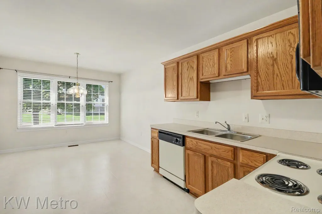 41273 Greenspire Drive Clinton Charter Township MI 48038