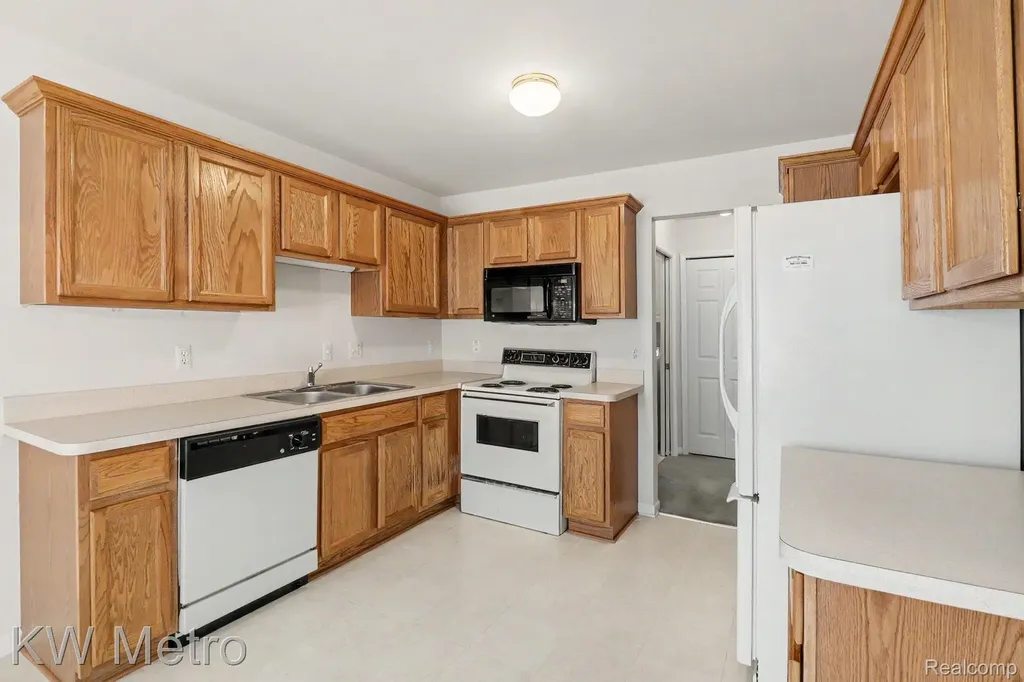 41273 Greenspire Drive Clinton Charter Township MI 48038