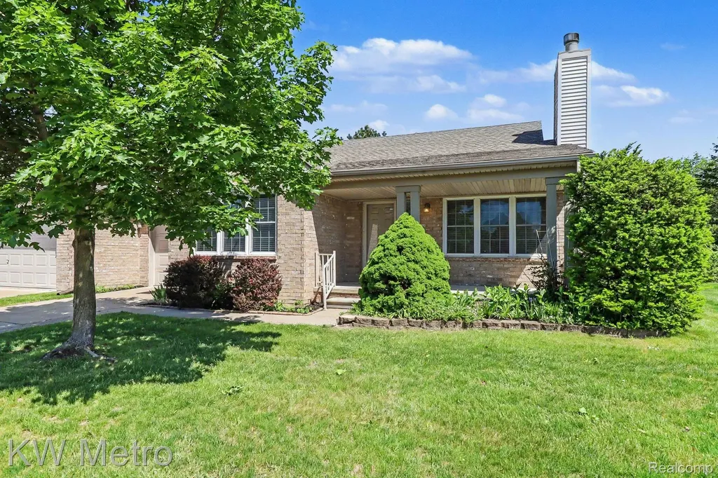 41273 Greenspire Drive Clinton Charter Township MI 48038