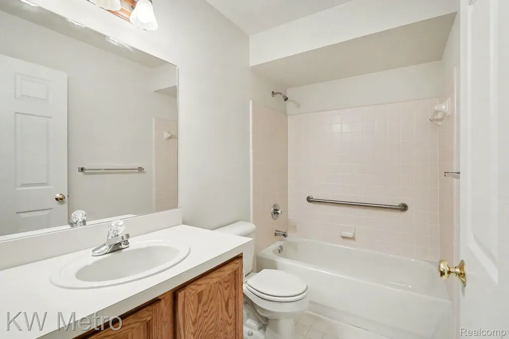 41273 Greenspire Drive Clinton Charter Township MI 48038