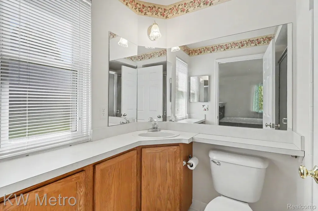 41273 Greenspire Drive Clinton Charter Township MI 48038