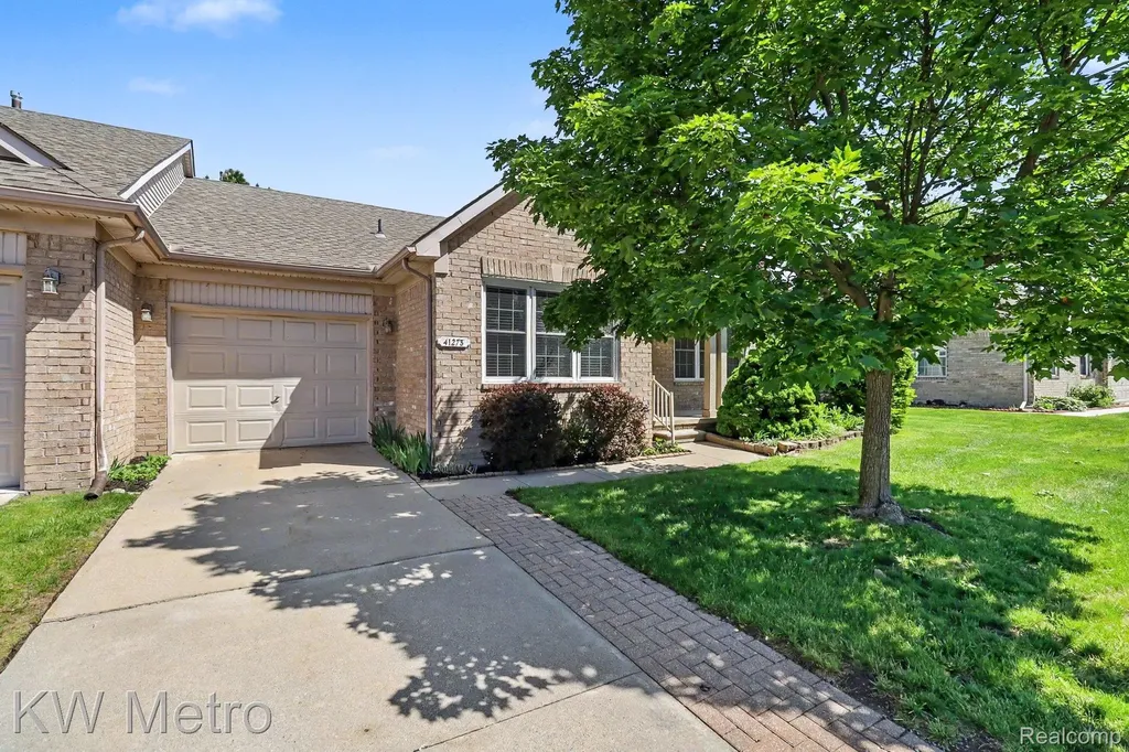 41273 Greenspire Drive Clinton Charter Township MI 48038