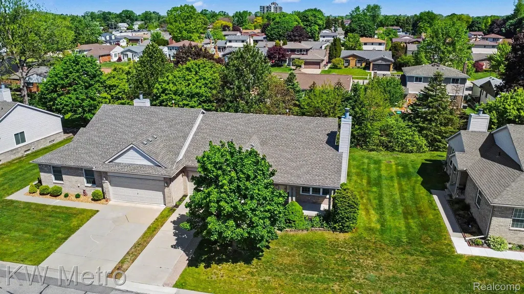 41273 Greenspire Drive Clinton Charter Township MI 48038