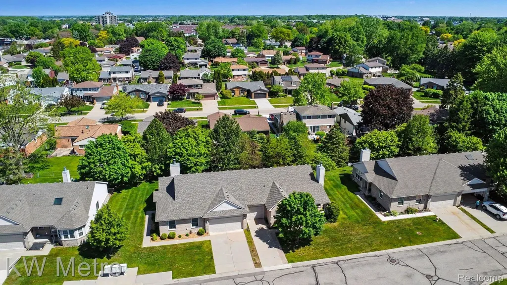 41273 Greenspire Drive Clinton Charter Township MI 48038