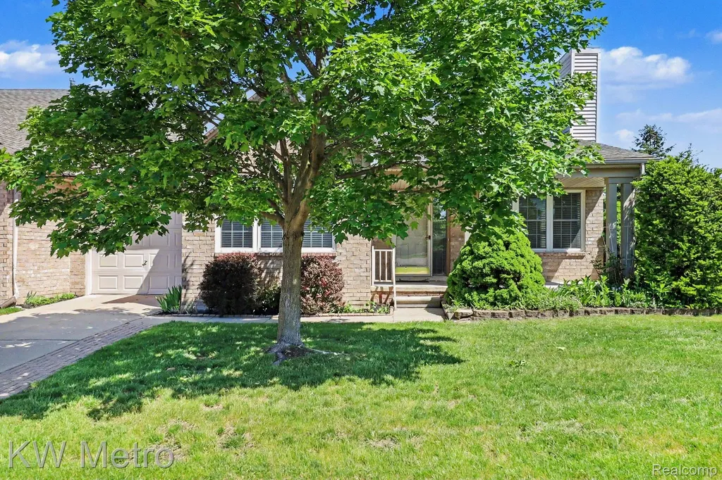 41273 Greenspire Drive Clinton Charter Township MI 48038