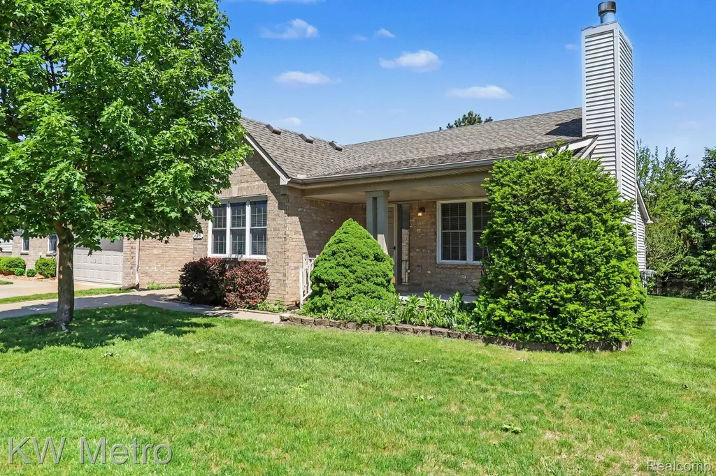 41273 Greenspire Drive Clinton Charter Township MI 48038