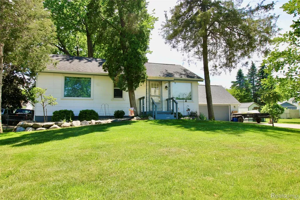 306 Tickner Street Linden City MI 48451