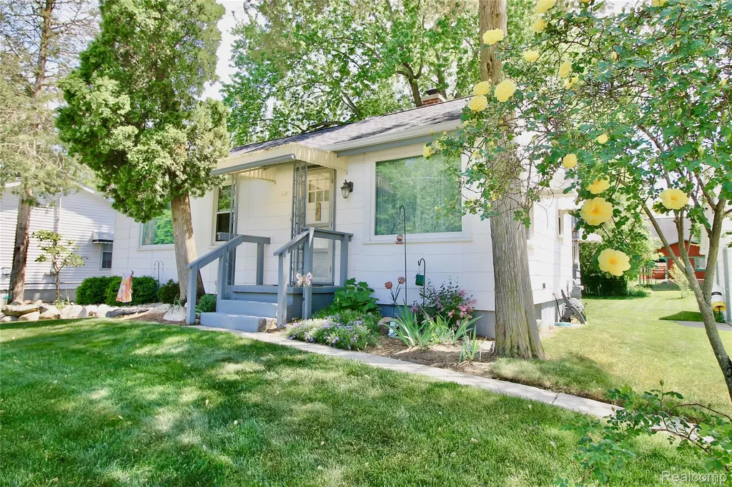 306 Tickner Street Linden City MI 48451