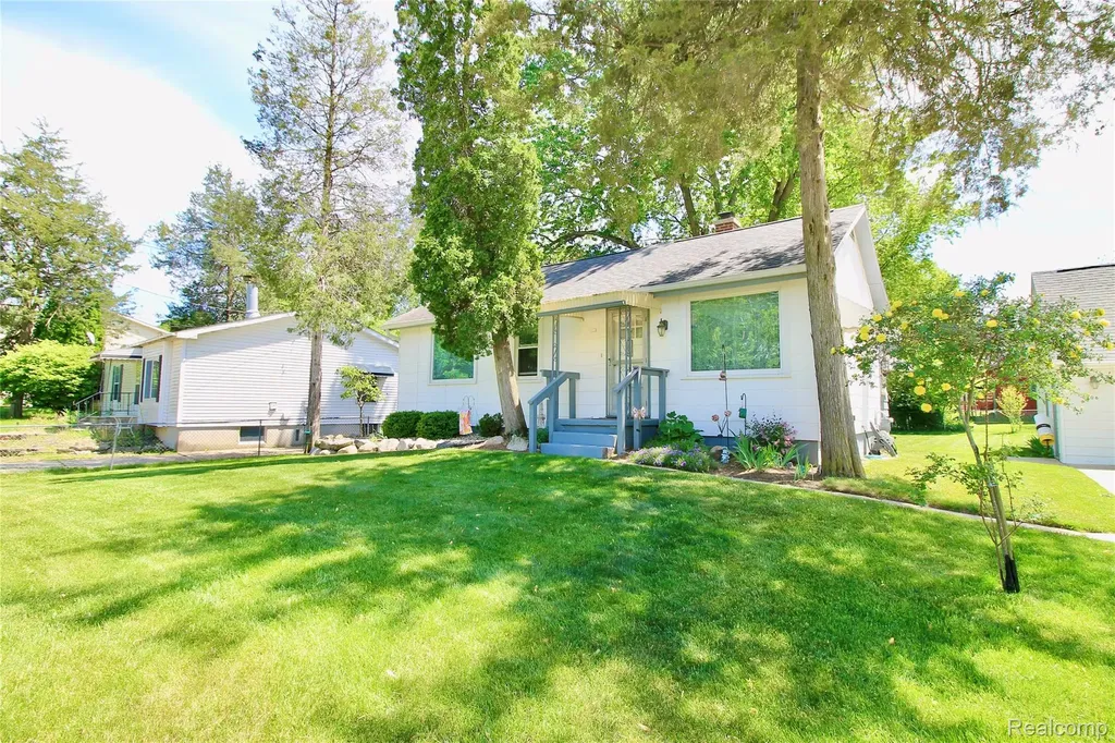 306 Tickner Street Linden City MI 48451