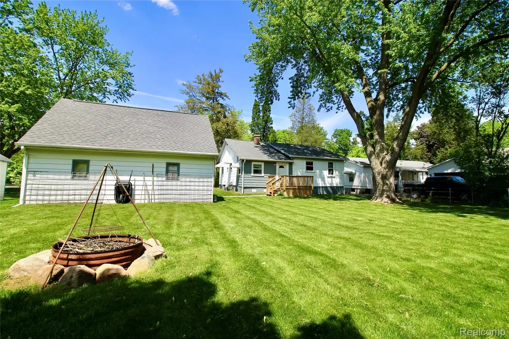306 Tickner Street Linden City MI 48451