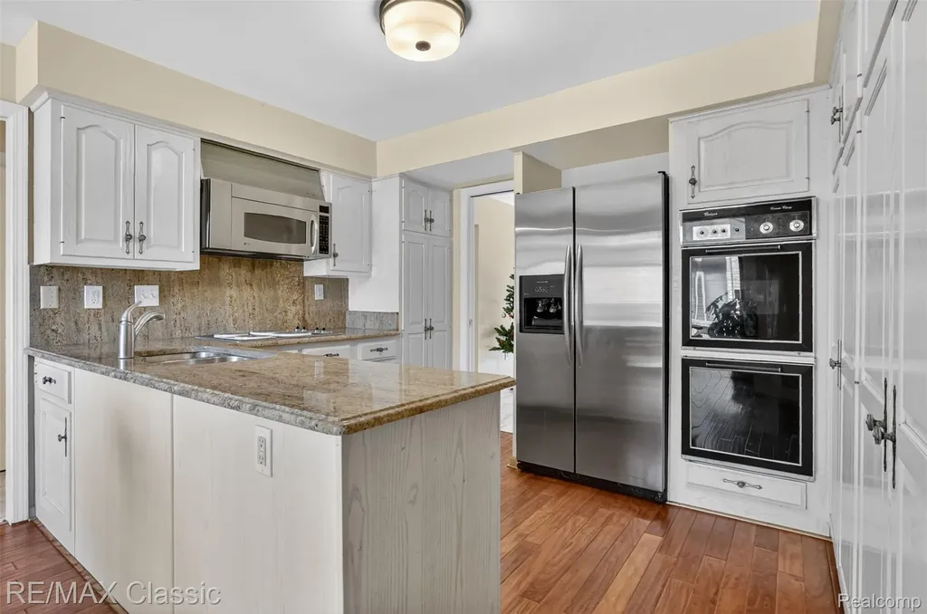 2061 Burgundy Street West Bloomfield Charter Township MI 48323