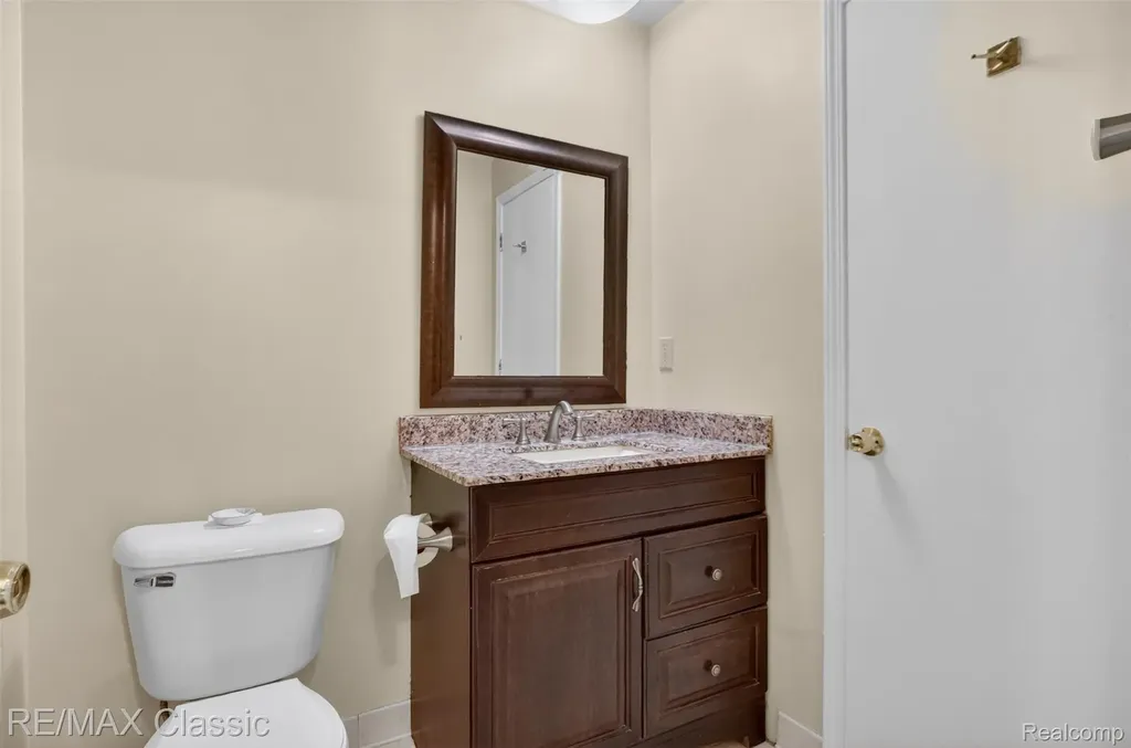 2061 Burgundy Street West Bloomfield Charter Township MI 48323