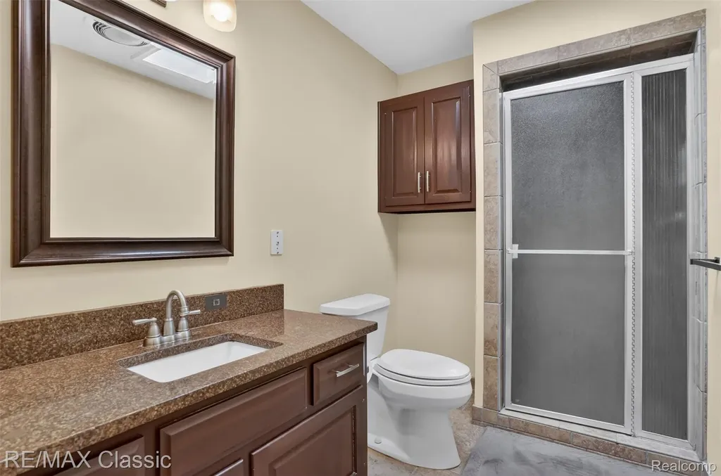 2061 Burgundy Street West Bloomfield Charter Township MI 48323