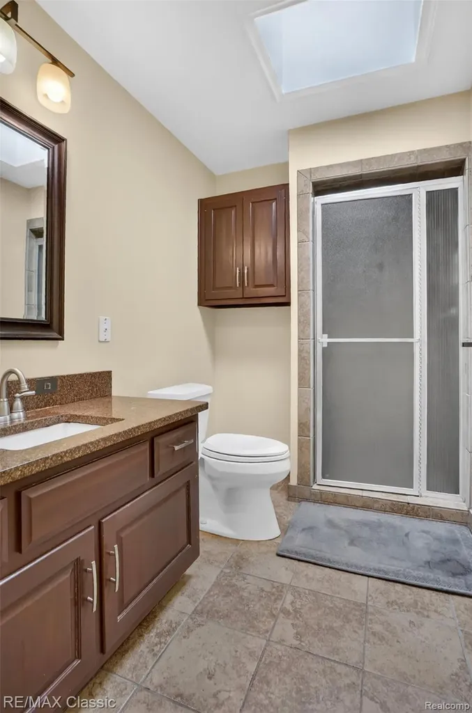 2061 Burgundy Street West Bloomfield Charter Township MI 48323