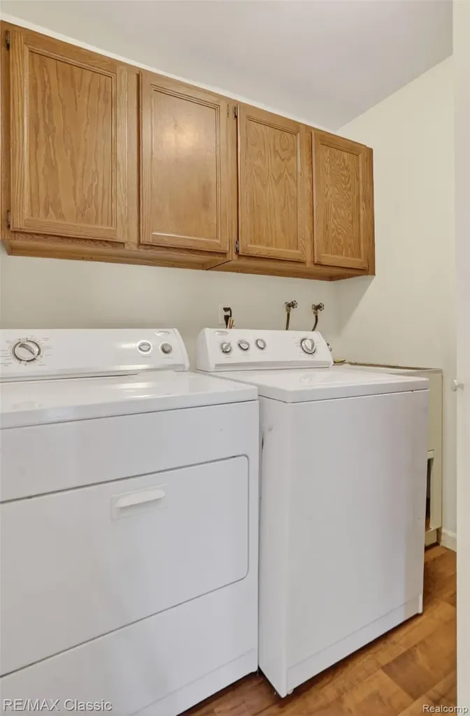 2061 Burgundy Street West Bloomfield Charter Township MI 48323