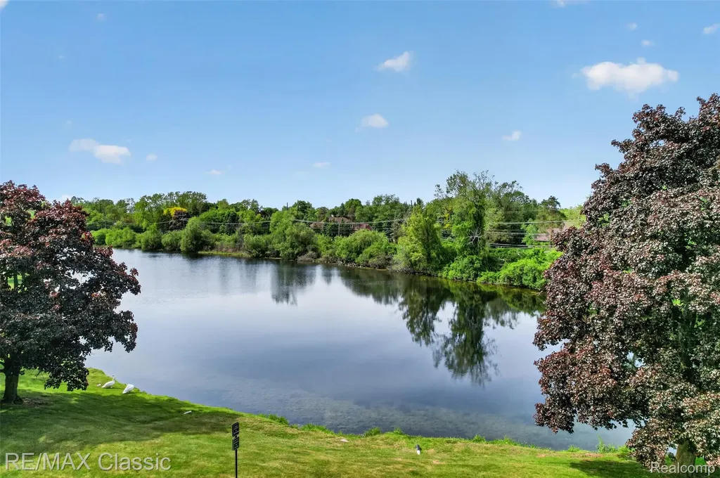 2061 Burgundy Street West Bloomfield Charter Township MI 48323