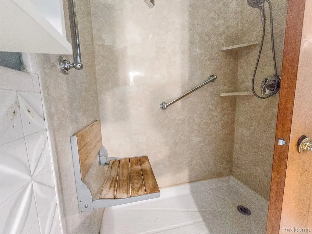 19942 Vernier Road Harper Woods City MI 48225