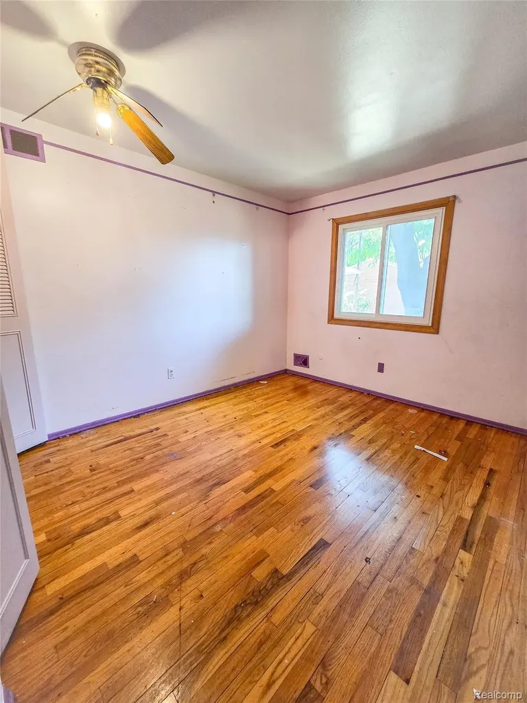 19942 Vernier Road Harper Woods City MI 48225